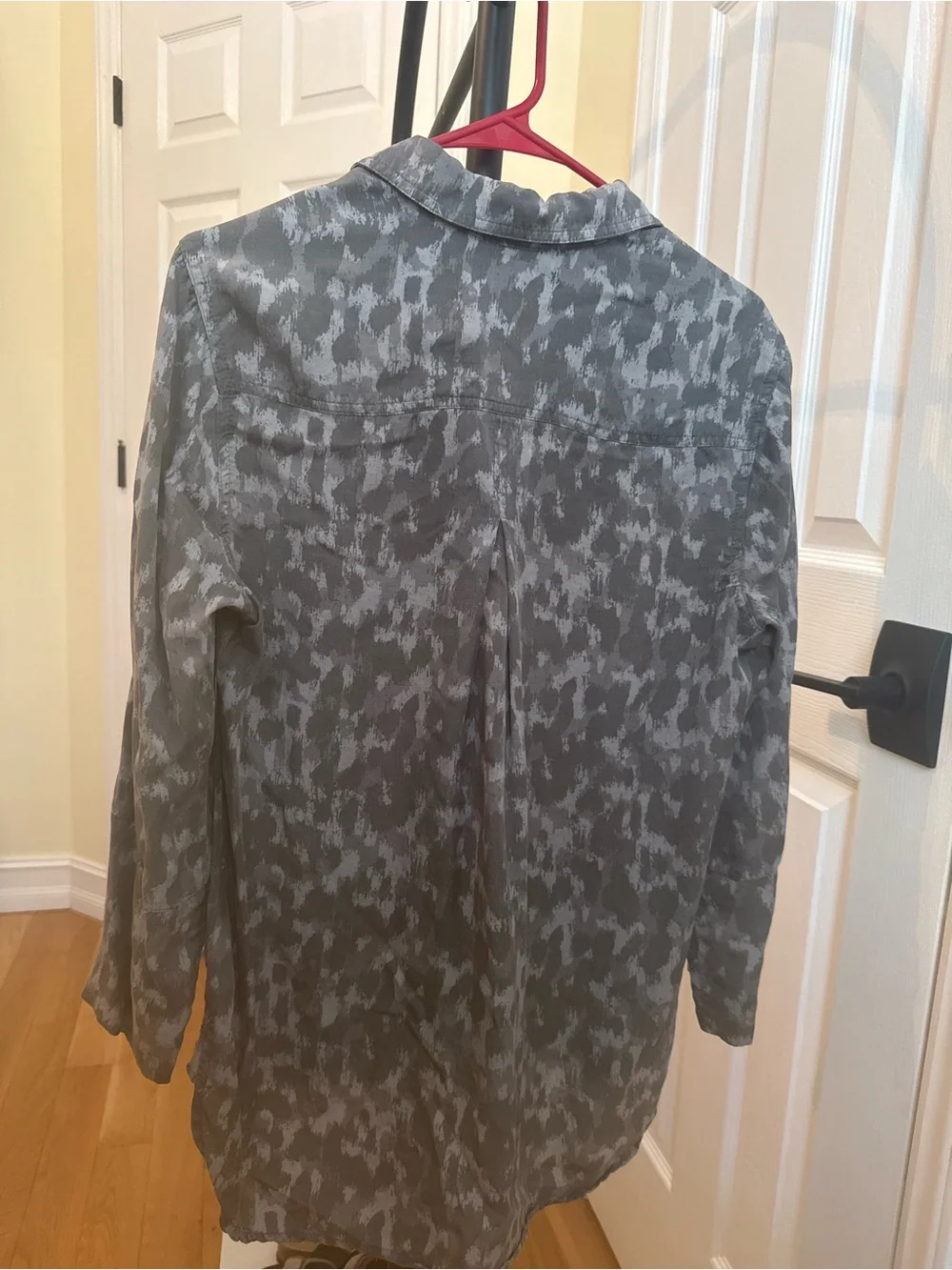 Anthropologie Cloth & Stone Gray Button-Down Shirt S